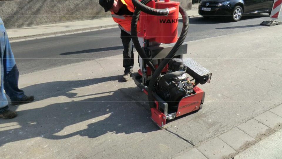 Fräsen eines vorh. Risses Fräsen eines vorh. Risses